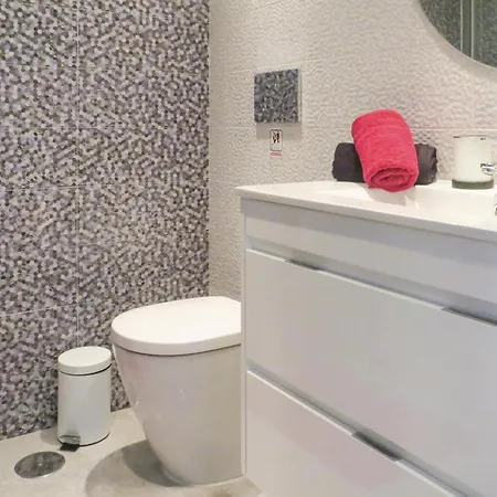 Апартаменти 2 Bedroom Cozy In *